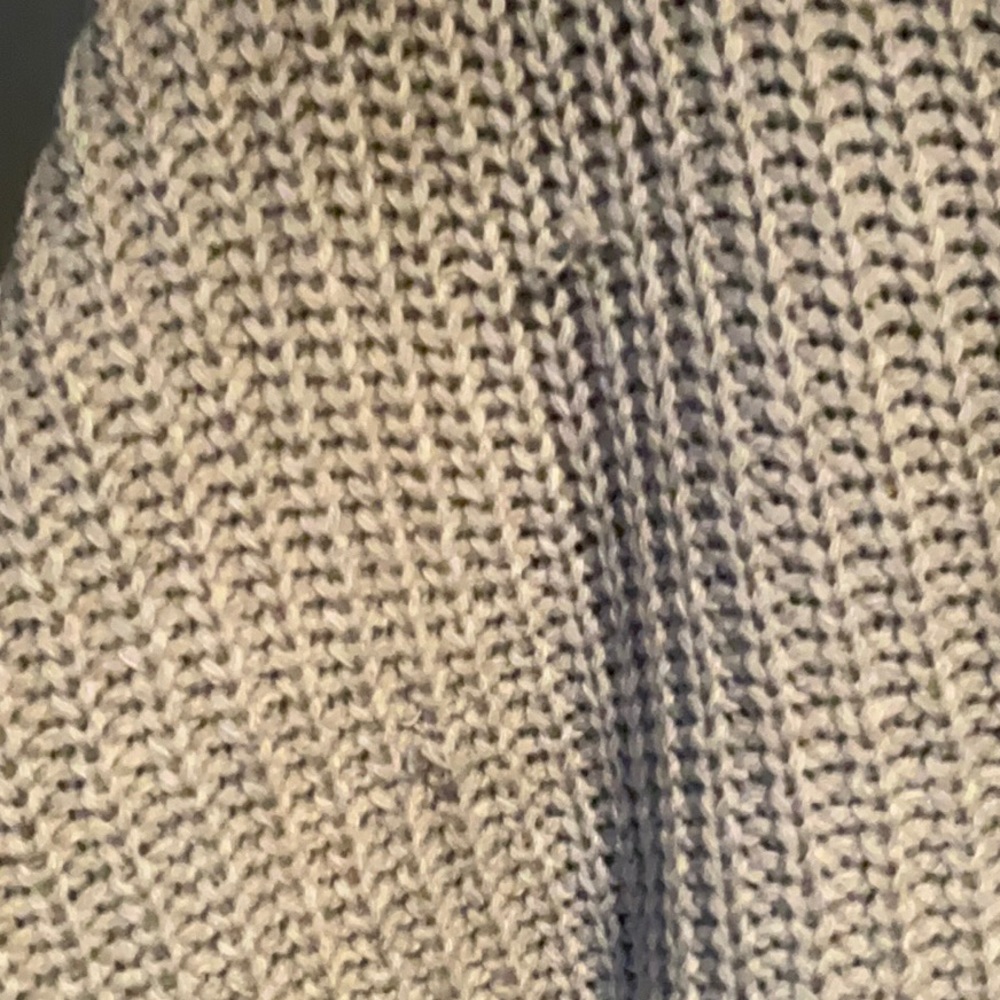 Zaful medium distressed gray Vee neck sweater - Picture 4 of 4